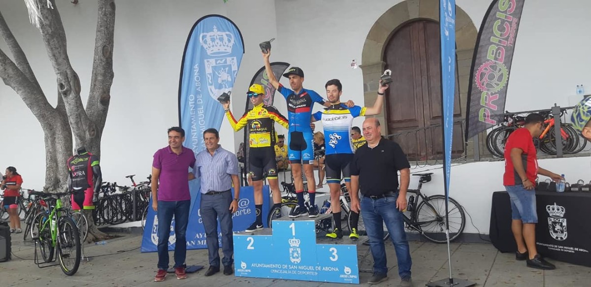 Más de 300 ciclistas participan en la VII Cicloturista San Miguel de Abona
