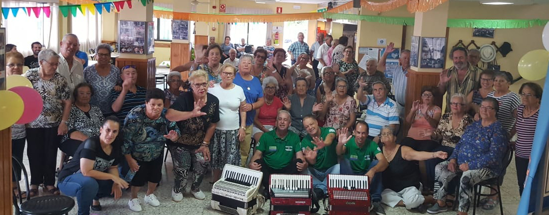 Los mayores de San Miguel conmemoraron el Día del Mayor con la buena música del trío Amigos del Acordeón