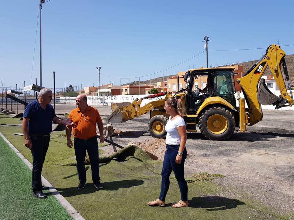Comienzan las obras para la dotación de césped artificial al campo de fútbol Pedro Alonso Alayón-Aldea Blanca