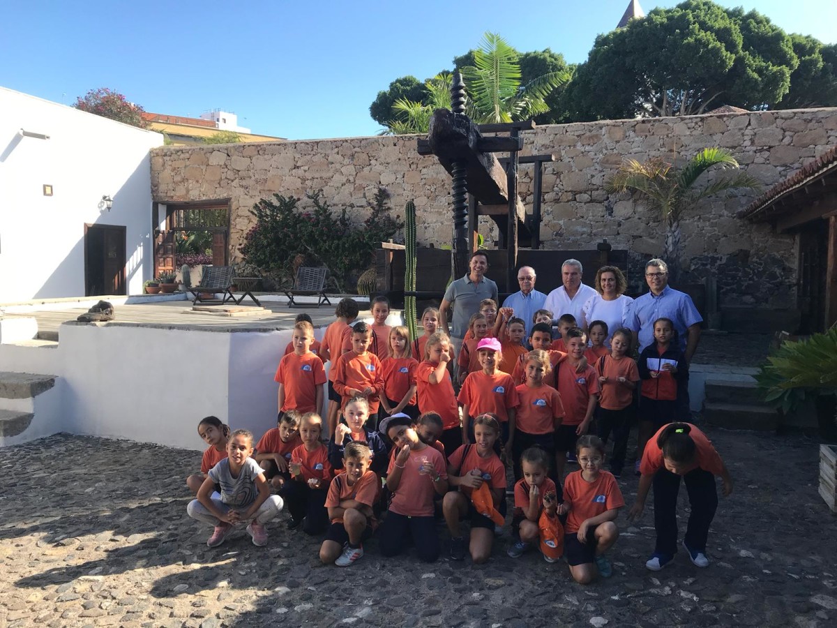 El alumnado del CEIP San Miguel visita las Bodegas de Trevejo