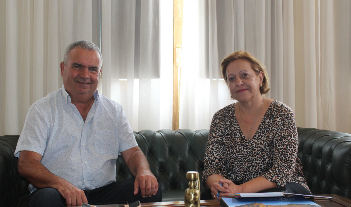 El alcalde recibe la visita de Carmen Nieves Gaspar, Directora General de Relaciones Institucionales del Gobierno de Canarias