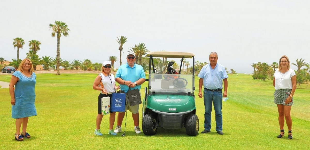 Bienvenida a los primeros turistas que visitan los campos de golf de San Miguel de Abona