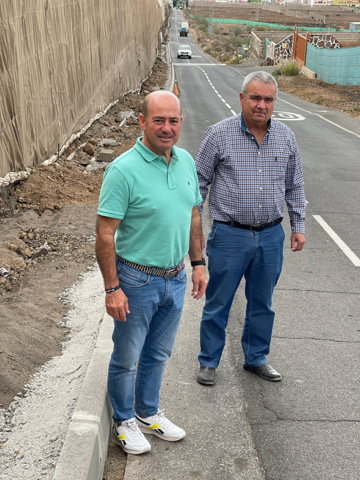 El Ayuntamiento ejecuta obras para mejorar la accesibilidad peatonal y la seguridad vial entre Guargacho y Oroteanda Baja