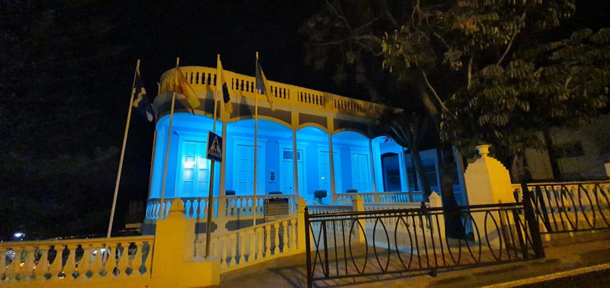 El Ayuntamiento se sumó al Día Mundial del Autismo iluminando de azul la fachada principal