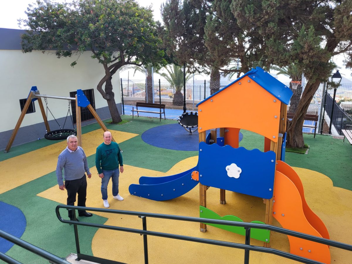 Finalizan las obras del parque infantil y área deportiva en El Chorro